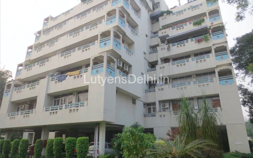 3 BHK Residential Apartment for Rent in Silver Arch Apartments, Firozshah Road, Central Delhi