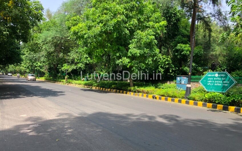4840 Square Yards Independent Bungalow for Sale in Amrita Shergill Marg, New Delhi